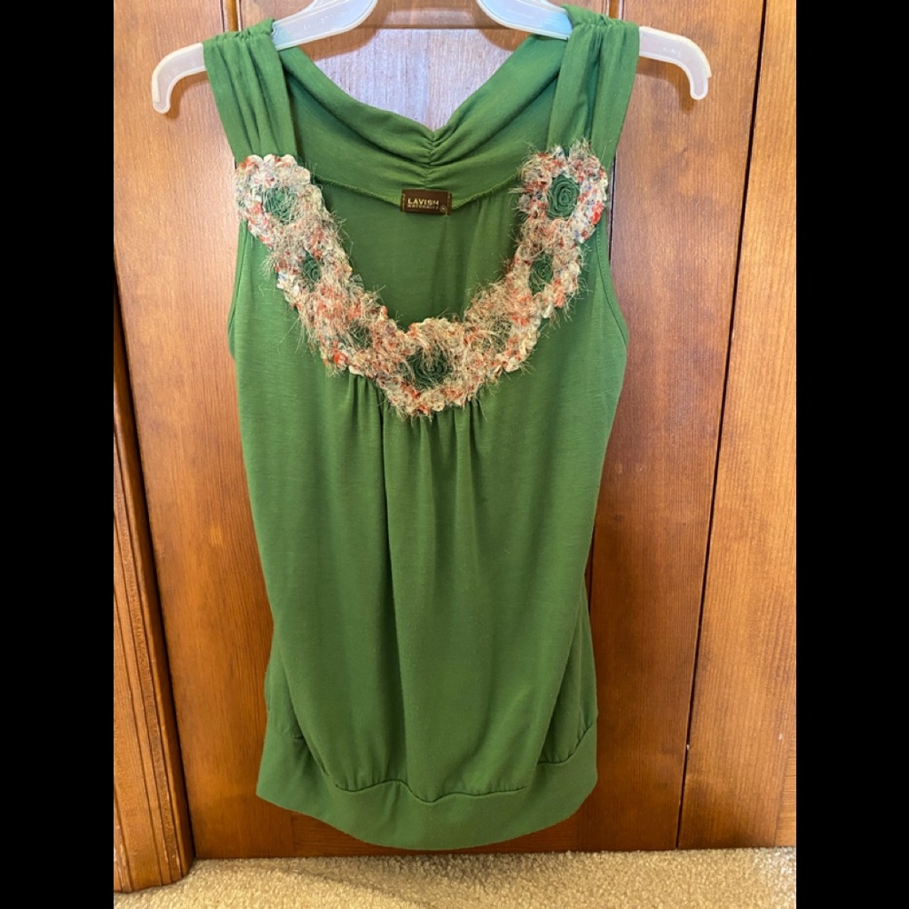 EUC.  Lavish Maternity Sleeveless Green Blouse.  Size M.